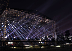 32台200W光束灯用于泰国欧阮哥伊拉斯2012音乐节