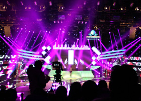 济南电视观众节运用48台福来灯光200W光束灯